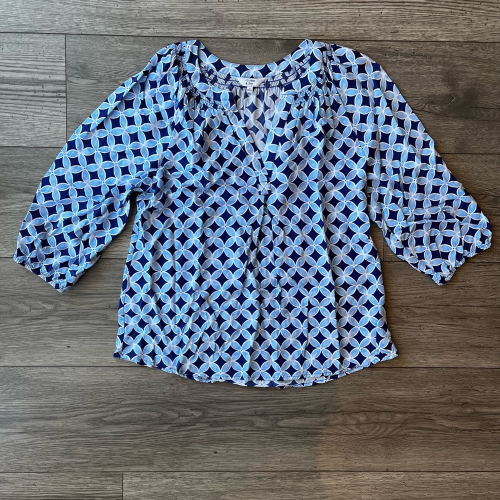 Crown & Ivy 3/4 Sleeve Printed Peasant Blouse Navy Blur Light Blue Size Small